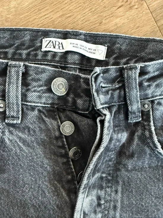 Zara - High-Rise Black Wash Women's Jeans - Picture 3 of 5